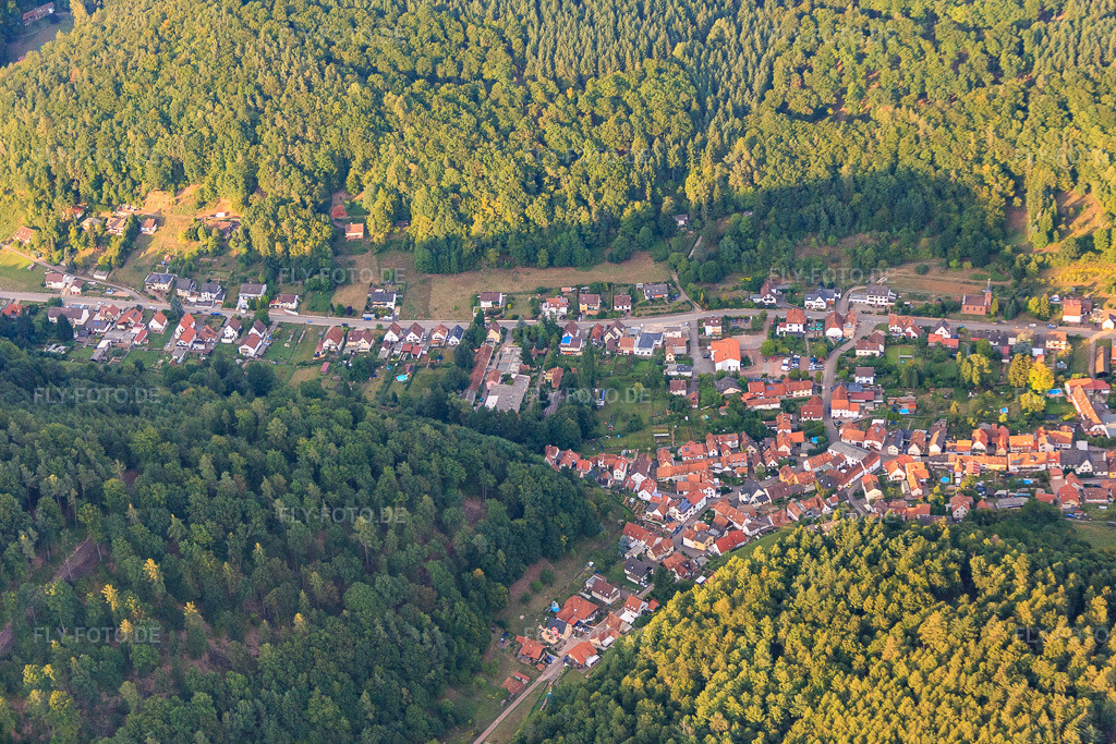 Luftbild: Hirtengasse in Eußerthal im Bundesland Rheinland-Pfalz in Deutschland. Foto: IMG_084136.jpg vom 29.08.2015 durch Werner Riehm/FLY-FOTO.de