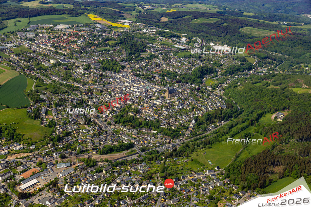Das Luftbild der Stadt Schneeberg wurde 2022 vom Flugzeug heraus erstellt (keine Drohnen-Aufnahmen) Aufnahmehöhe ca.450 Meter- hohe Bildauflösung und Druck-Qualität. Garantiert!