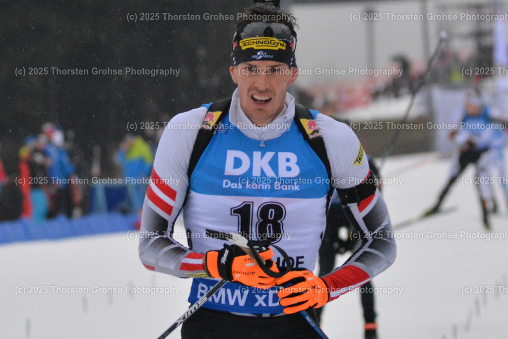 IBU WC Biathlon Oberhof 2018 | EBERHARD Julian (AUT) im Ziel (Platz 29); IBU WC Biathlon Oberhof 2018, 12,5 km Verfolgung der Männer am 06.01.2018 in der DKB Ski Arena in Oberhof, (Deutschland) - Realisiert mit Pictrs.com