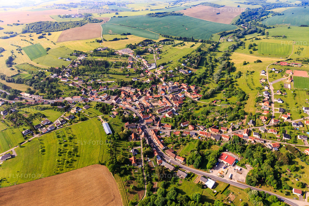 Luftbild: Ortsansicht aus Norden in Gros-Réderching im Bundesland Moselle in Frankreich. – Foto: IMG_107305.jpg vom 19.05.2018 durch Werner Riehm/FLY-FOTO.de – Auflösung des Originals: 5472 x 3648 px