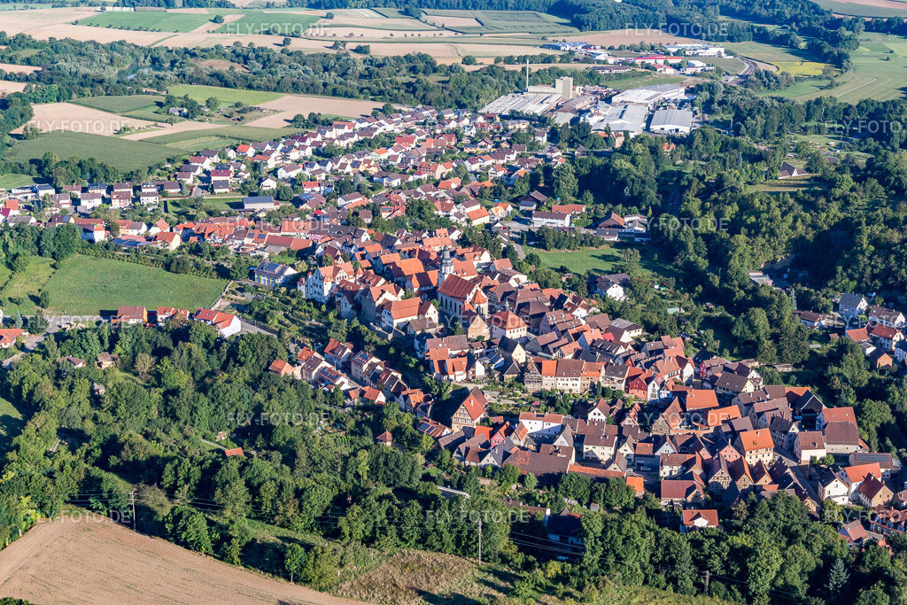 Dorfansicht | Luftbild: Dorfansicht im Ortsteil Gochsheim in Kraichtal im Bundesland Baden-Württemberg in Deutschland. Foto: IMG_093908.jpg vom 23.08.2016 durch Werner Riehm/FLY-FOTO.de - Realisiert mit Pictrs.com