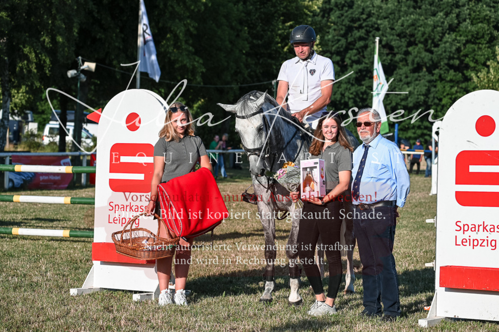 DSC_3176 | Pferde- und Turnierfotografie in Westsachsen. Pferdeportraits, Auftragszeichnungen und intuitive Kunst.