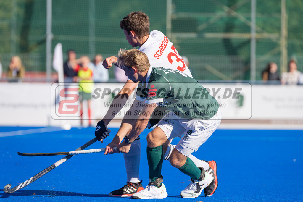HK_20221009_100860 | 1. Bundesliga Herren Crefelder HTC - Uhlenhorst Mülheim am 9.10.2022 Crefelder HTC, Krefeld , Malte Hellwig ( Uhlenhorst Mülheim #29 ) , Schröder Mika ( Crefelder HTC #33 )