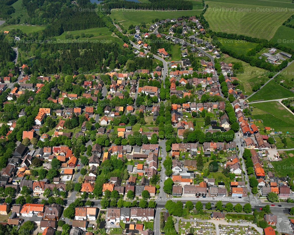 2638540 | CLAUSTHAL-ZELLERFELD 09.06.2006 Ortsansicht der Straßen und Häuser der Wohngebiete in Clausthal-Zellerfeld im Bundesland Niedersachsen, Deutschland // Town View of the streets and houses of the residential areas in Clausthal-Zellerfeld in the state Lower Saxony, Germany Foto: Gerhard Launer