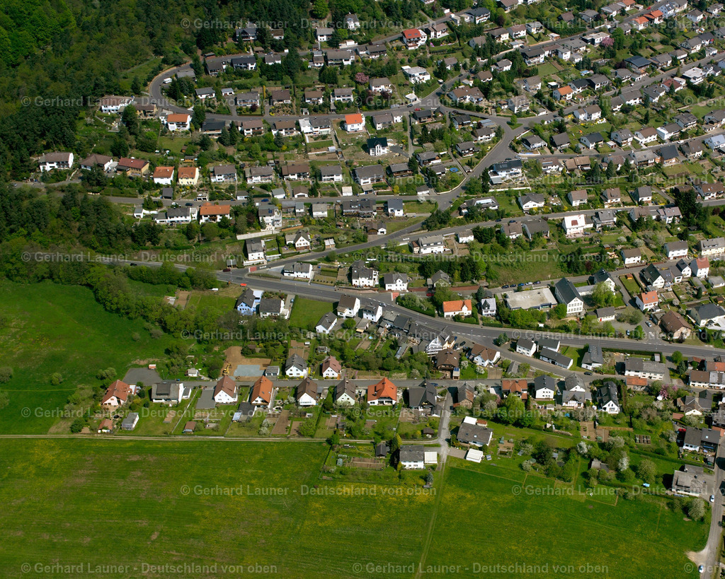 2610102 | UCKERSDORF 09.06.2006 Ortsansicht der Straßen und Häuser der Wohngebiete in Uckersdorf im Bundesland Hessen, Deutschland // Town View of the streets and houses of the residential areas in Uckersdorf in the state Hesse, Germany Foto: Gerhard Launer