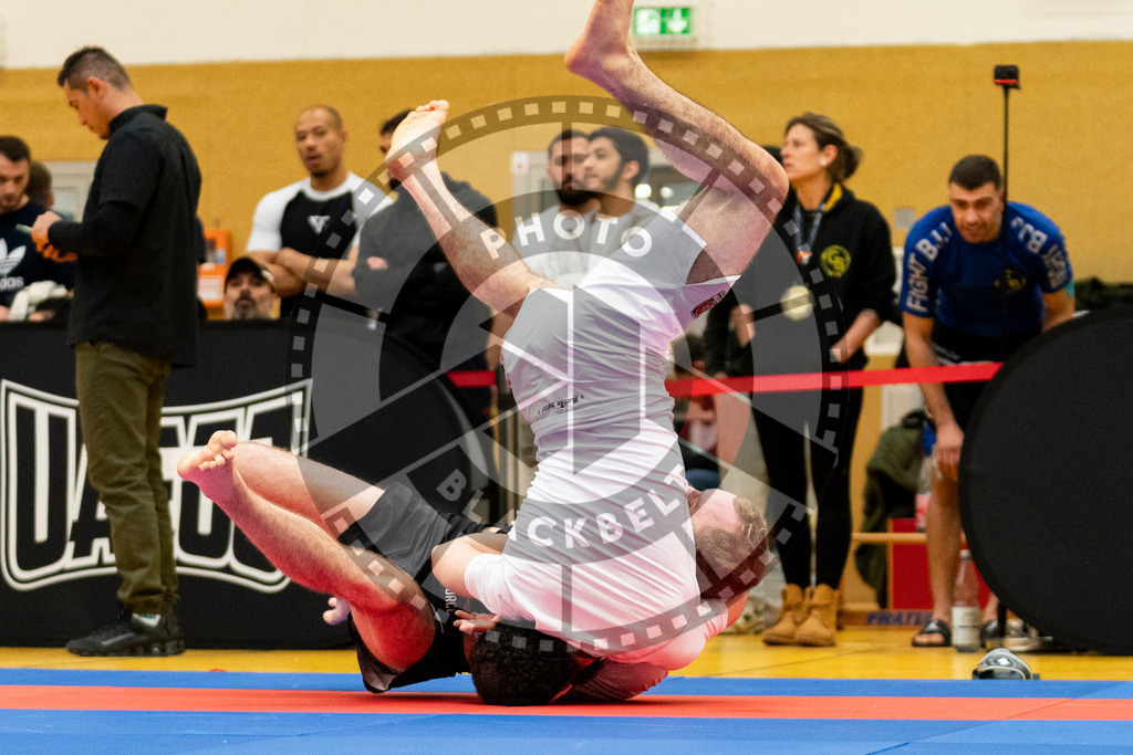 20231118PBB13539 | Fighters compete during the AJP Tour 600 Frankfurt Championship in Frankfurt/Main, Germany, on November 18, 2023.