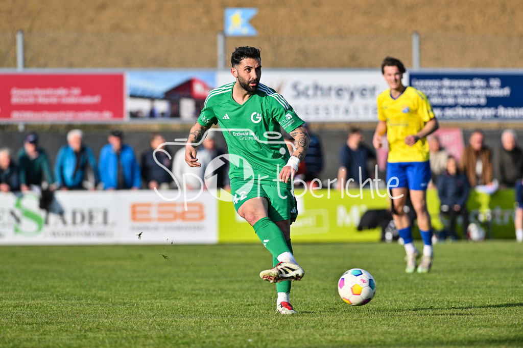 FC Pipinsried - TSV Grünwald | am BAll Linor SHABANI (TSV Gruenwald 42) / Einzelfoto / Freisteller / Bayernliga Sued: FC Pipinsried - TSV Gruenwald, Kuechenstadel Arena am 11.04.2025