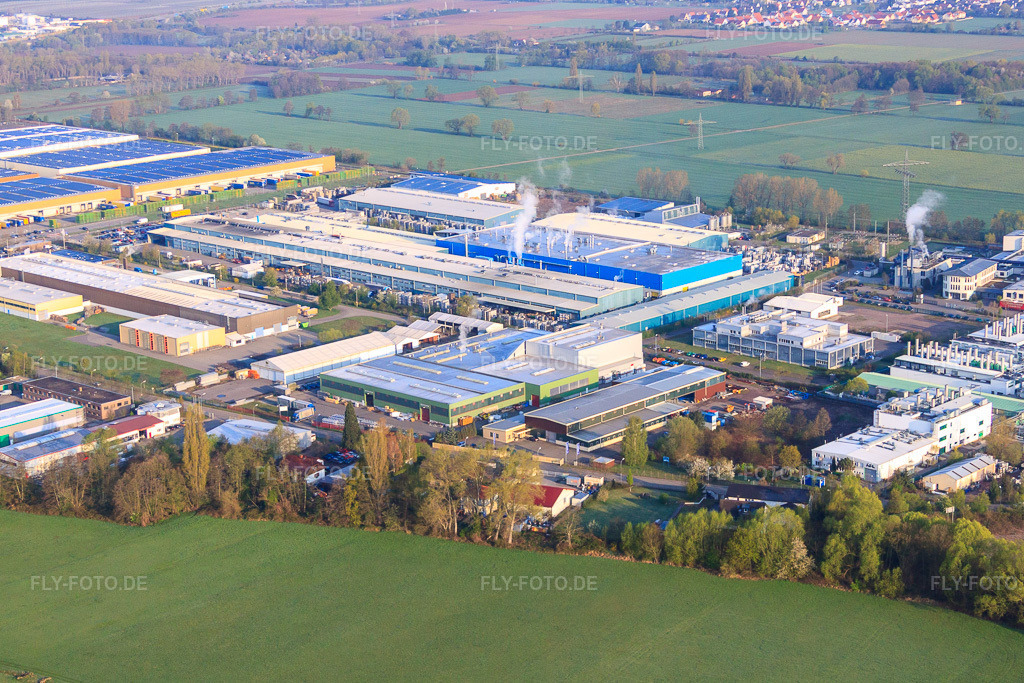 Luftbild: Industriegebiet LANDAU OST mit RONAL GmbH in Landau in der Pfalz im Bundesland Rheinland-Pfalz in Deutschland.Foto: IMG_49560.jpg vom 13.04.2012 durch Werner Riehm/FLY-FOTO.deAuflösung des Originals: 4486 x 2990 pxRONAL | Great Passion for Great Wheels