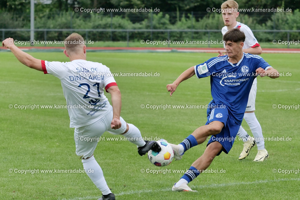 Fußball : Testspiel : SuS 09 Dinslaken - Schalke 04 U 19 am 25.07.2024 | Foto : Jochen Emde / www.kameradabei.de - Realisiert mit Pictrs.com