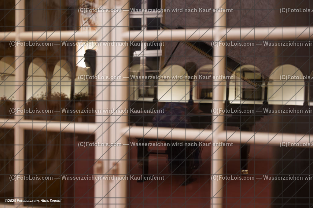 _ALP3961_Nocturno-Konzert_Biermasz Clara | XLI. CHOPIN-Festival - Barockbibliothek, Sa 16. Aug. 2025, 20.00 Uhr, NOCTURNO - nächtliches Konzert bei Kerzenlicht, Frédéric Chopin und die Kämpfer für Frieden, Recht und Freiheit seiner Zeit. SolistInnen des Festivals: Yinqi Wang, Piotr Koscik, Anna Maria Niemiec - Violincello, Manfred Wagner Artzt, Clara Biermasz, Rachel Cheung, Natalia Rehling, Kamila Sacharzewska, Donka Angatscheva, Yves Henry. Moderation: Liliana Niesielska. Werke von Frédérik Chopin, Franz Liszt, Franz Schubert, Robert Schumann, Gabriel Fauré, Elisabeth Wiedner-Zajac u.a.