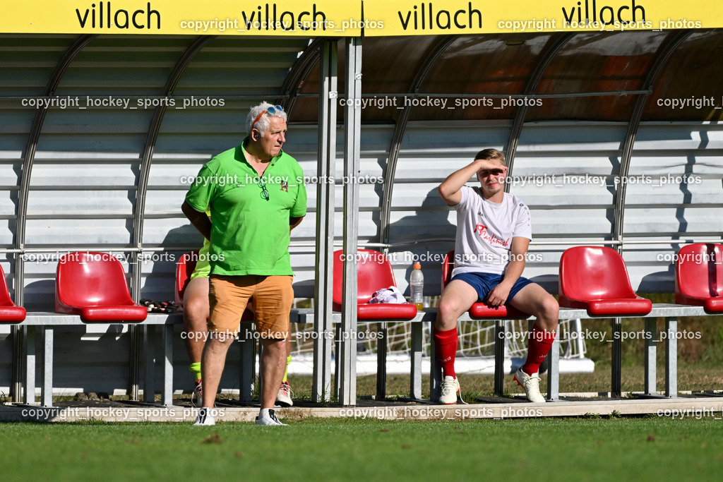ESV Admira vs. SC Arriach | Spielerbank SC Arriach, Headcoach SC Arriach Ewald Petscher, ESV Admira vs. SC Arriach, ESV Admira vs. SC Arriach am 24.08.2024 in Villach (Sportzentrum Admira), Austria, (Photo by Bernd Stefan)