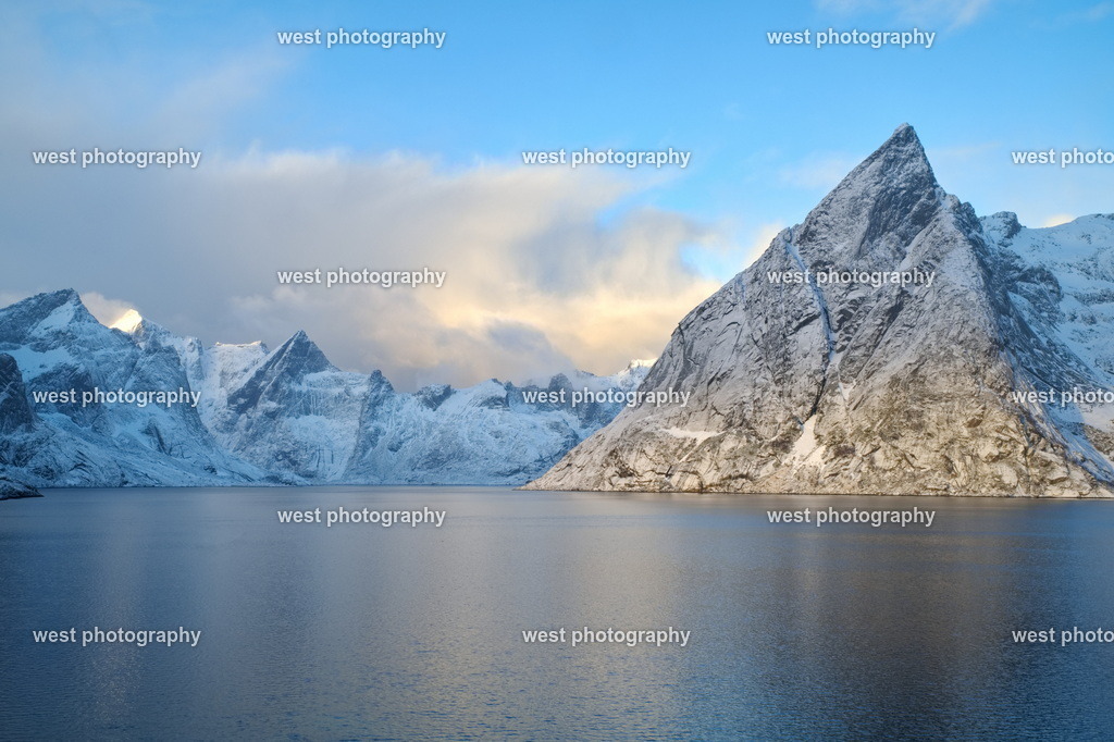 Lofoten Peak - NOR 2025 | west photography - Realisiert mit Pictrs.com