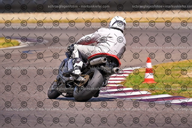 26bt05-1743 | markuskiefer.com - Realisiert mit Pictrs.com