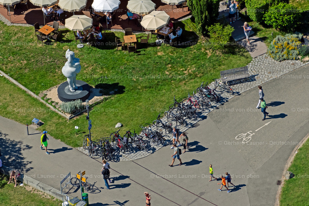 4031946 | BODMAN-LUDWIGSHAFEN 12.06.2020 Kunst- Installation einer Freilichtskulptur Yolanda von Miriam Lenk im Uferberich in Bodman-Ludwigshafen im Bundesland Baden-Württemberg, Deutschland. // Art installation of an open-air sculpture Yolanda by Miriam Lenk in the Uferberich in Bodman-Ludwigshafen in the state Baden-Wurttemberg, Germany. Foto: Gerhard Launer