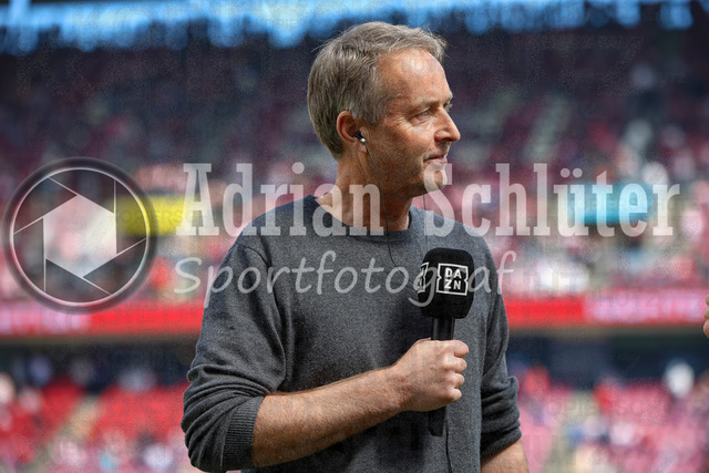 25.04.2026, GER, Fussball, Herren, 1. BL, Saison 2025/2026, 1. FC Köln - Bayer 04 Leverkusen | Trainer Kasper Hjulmand (Bayer 04 Leverkusen) schaut im Interview 