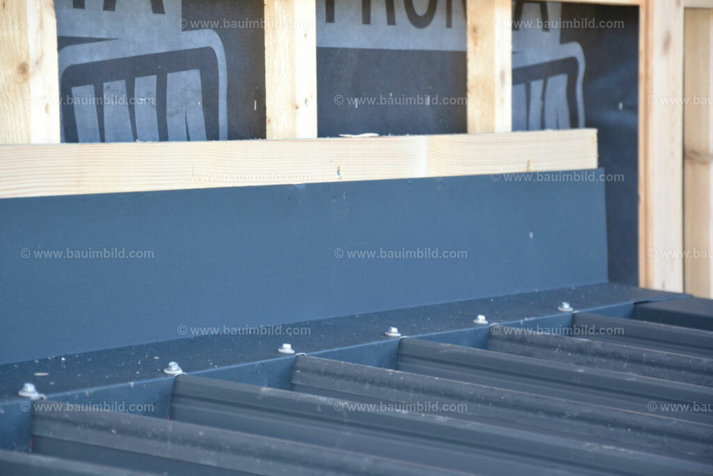 bib-lg11-spenglerarbeiten-0185 | Nach LV-Leistungsgruppen sortierte Detailfotos über den Bau eines Hauses. Alle Hausbau-Bilder direkt vom Urheber und Autor der Website Haus-Selber-Bauen.com
