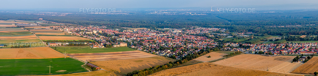 Luftbild: Panorama aus Norden in Kandel im Bundesland Rheinland-Pfalz in Deutschland. Foto: IMG_110724-Pano-2.jpg vom 05.09.2018 durch Werner Riehm/FLY-FOTO.deAuflösung des Originals: 12310 x 2956 px