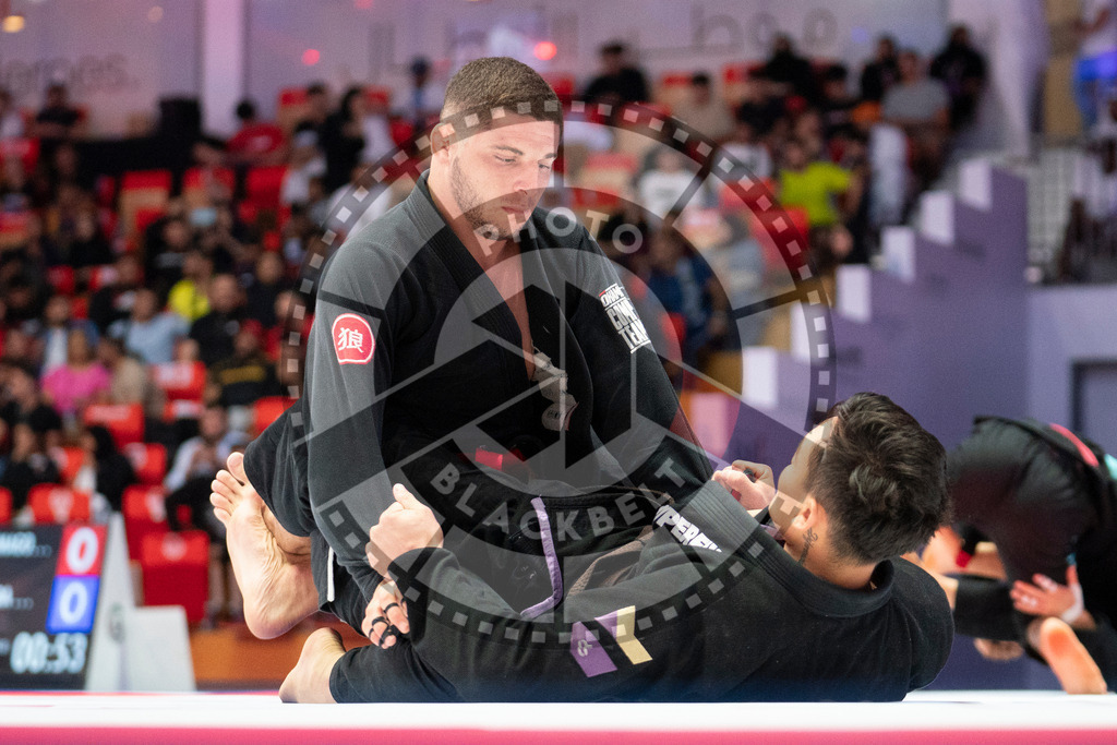 20231109PBB5584 | Fighters compete during the AJP World Professional Championship in the Mubadala Arena in Abu Dhabi, Arab United Emirates, on November 9, 2023.