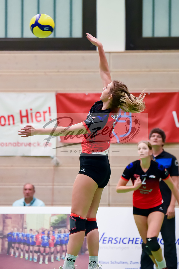 VCOBWA20211106_021 | Volleyball, Frauen:   bei dem Spiel der 3. Liga West zwischen VC Osnabrueck und SV BW Aasee in der Schlosswallhalle am 06.11.2021 in Osnabrueck, Deutschland. - Realisiert mit Pictrs.com