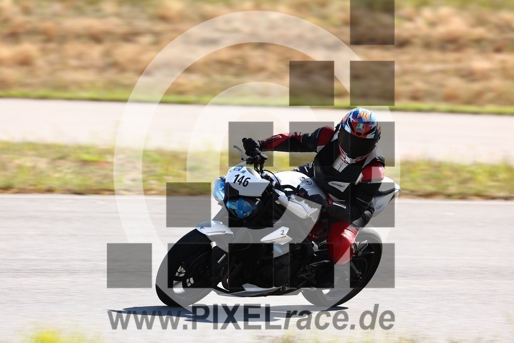 0146-20240805_00528 | Schöne Erinnerungen an spannende Momente - das festzuhalten ist unser Job. PIXELrace.de ist seit 2003 auf den Rennstrecken Europas unterwegs um die Action draußen beim Fahren und die wunderbare Stimmung imm Fahrerlager für euch einzufangen.