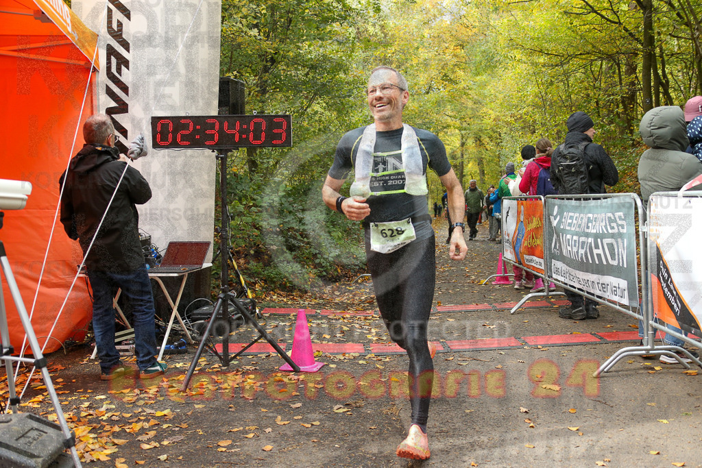 251026_1235_EX1_0779 | Sportfotografie im Rhein-Sieg Kreis, Köln, Bonn, NRW, Rheinland Pfalz, Hessen, etc. Unser Tätigkeitsfeld umfasst den Laufsport vom Volkslauf über den Marathon, Duathlon, Triathon bis zum Ultralauf wie Kölnpfad Ultra oder Schindertrail.