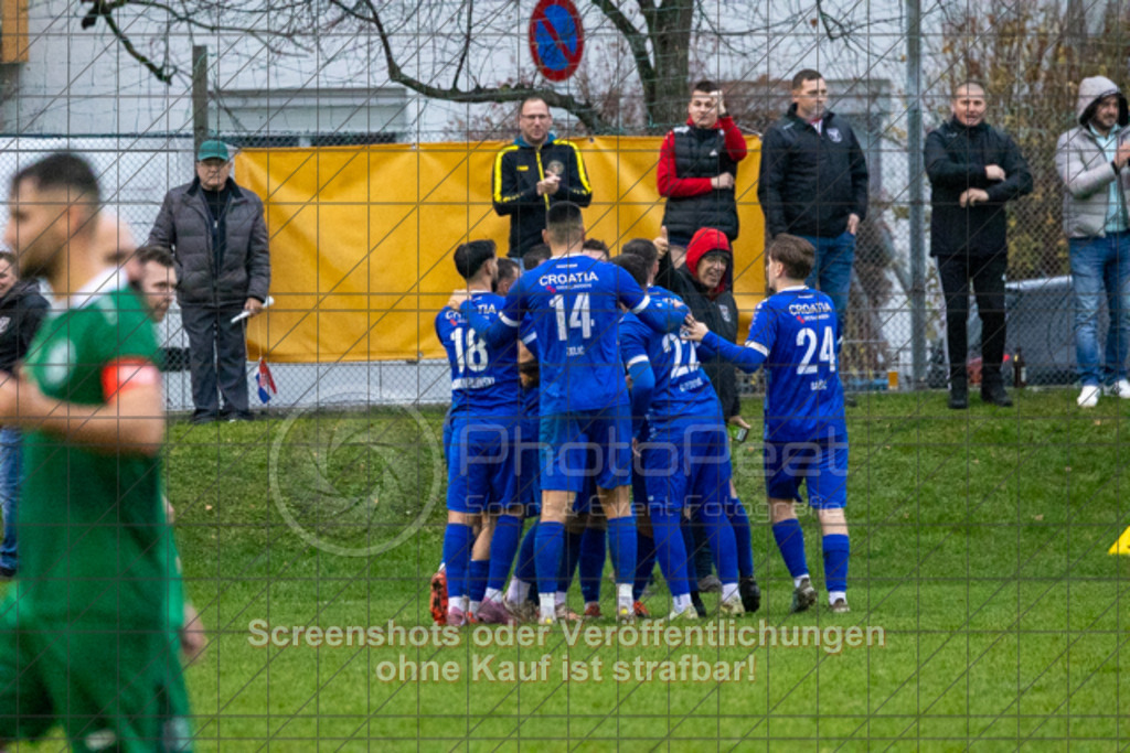 20251116_161017_1728 | #,KSG Eislingen (grün) vs. Croatia 2012 Geislingen (blau), Fussball, Kreisliga A3 - Bezirk Neckar/Fils, 13. Spieltag, Saison 2025/2026, Rasensportplatz KSG, Albstraße 69, 73054 Eislingen, 16.11.2025 - 14:30 Uhr,Foto: PhotoPeet-Sportfotografie/Peter Harich
