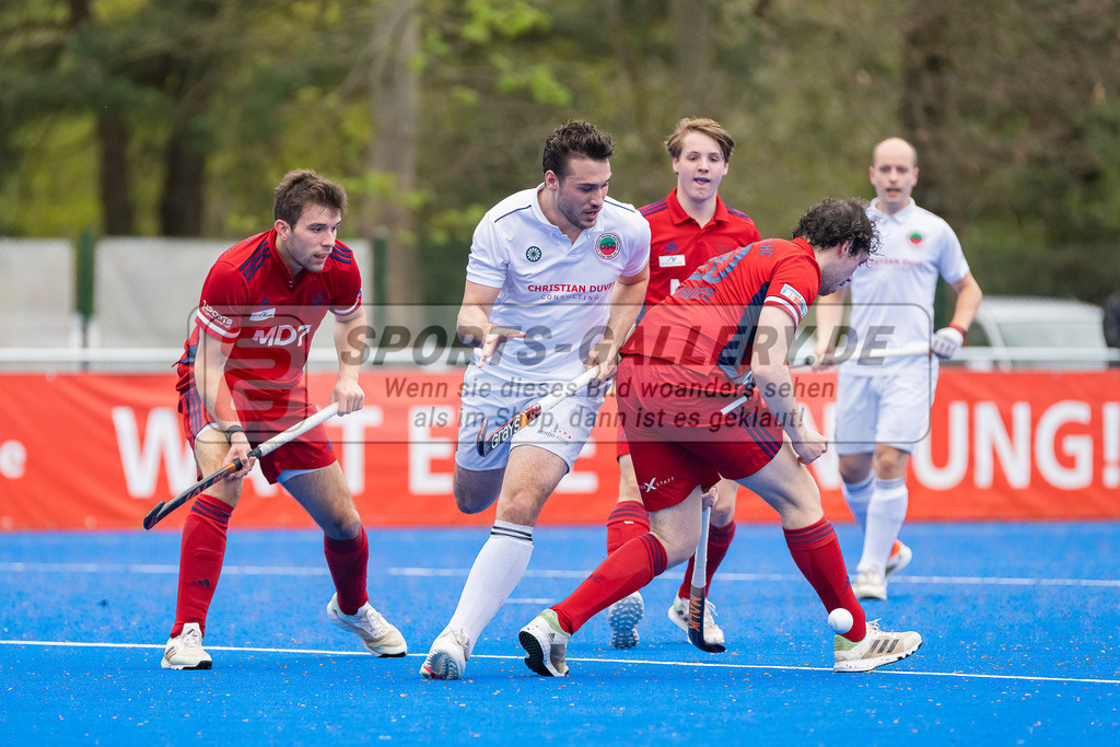 HK_20230422_107151 | 1. Bundesliga Herren Crefelder HTC - Düsseldorfer HC am 22.4.2023 Krefelder HTC ( CHTC ), Krefeld , Schütze Fabio ( Düsseldorfer HC #20 ) , Masi Pfandt ( Crefelder HTC #77 )