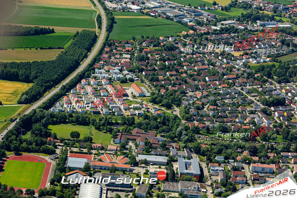 Das Luftbild der Stadt Aichach wurde 2022 vom Flugzeug heraus erstellt (keine Drohnen-Aufnahmen) Aufnahmehöhe ca.450 Meter- hohe Bildauflösung und Druck-Qualität. Garantiert!