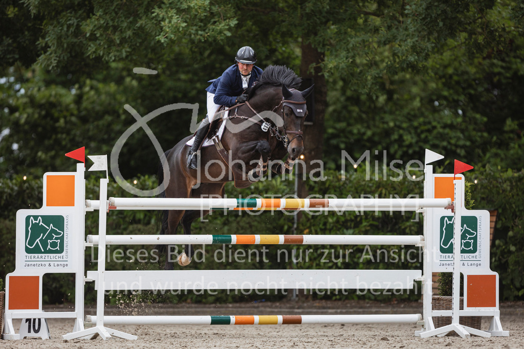 240614_Lemwerder_S1-Springen-554 | Deine schönsten Turniermomente als professionelle Fotos! Entdecke hochwertige Pferdesport-Fotografie im Online-Shop. Jetzt Fotos finden & bestellen!