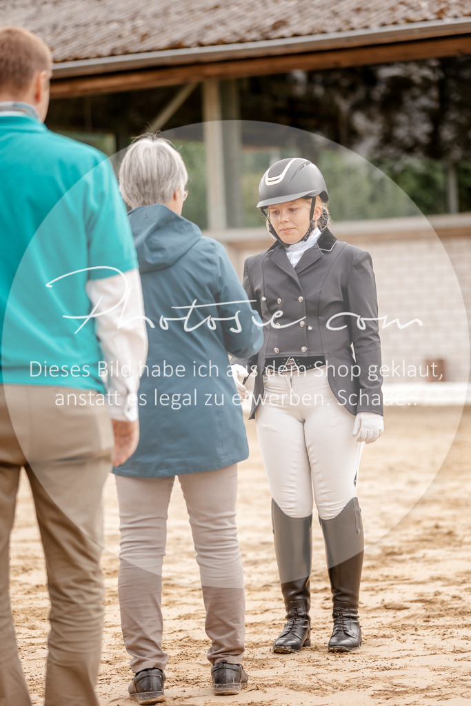 3I6A8297 | Stimmungsvolle Portraits und Reitsportfotografie im Ruhrgebiet und im Münsterland.

Pferdefotografie, Hundefotografie, Tierfotografie, Reportagen, Portraits von Tier und Mensch, Turnierfotografie in Bochum, Recklinghausen, Marl, Haltern am See, Dülmen.. - Realisiert mit Pictrs.com
