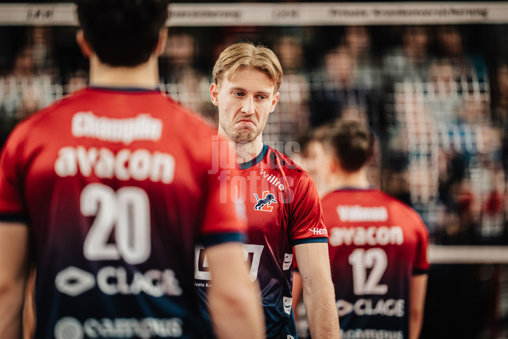 Volleyball | Herren | Saison 2025/2026 | 1. Volleyball Bundesliga Männer | DVV Pokal Halbfinale | SVG Lüneburg vs. SWD powervolleys Düren | 16.12.2025 | Daniel Gruvaeus (#2, SVG Lüneburg) verzieht das Gesicht