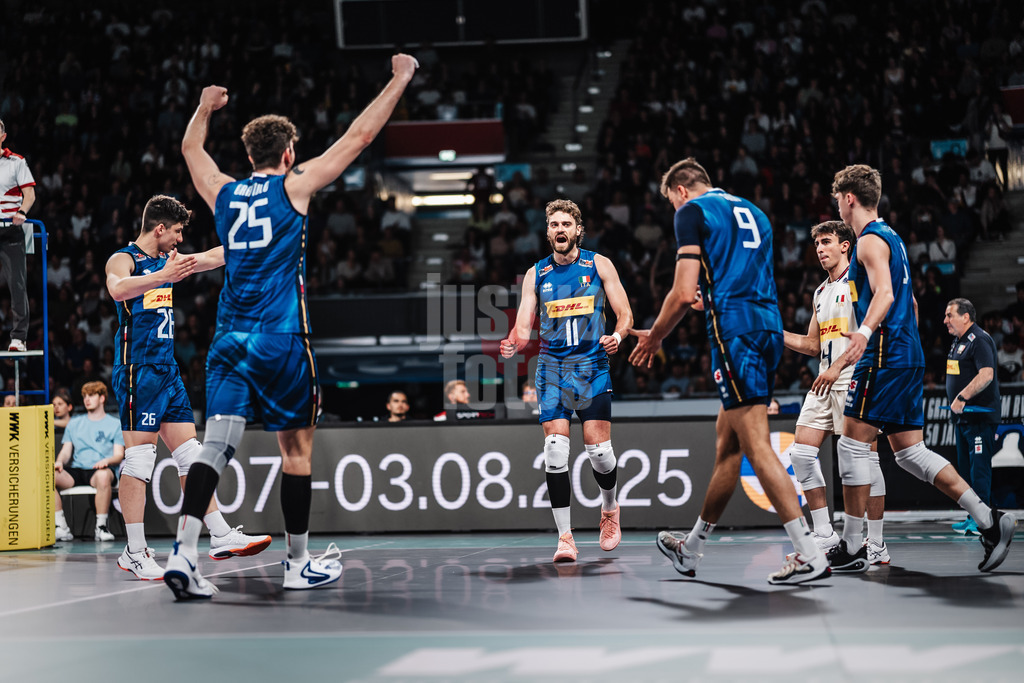 Volleyball | Männer | Testspiel | Deutschland vs. Italien | 26.05.2025 | Italien jubelt, in der mitte Kamil Rychlicki (#11, Italien)