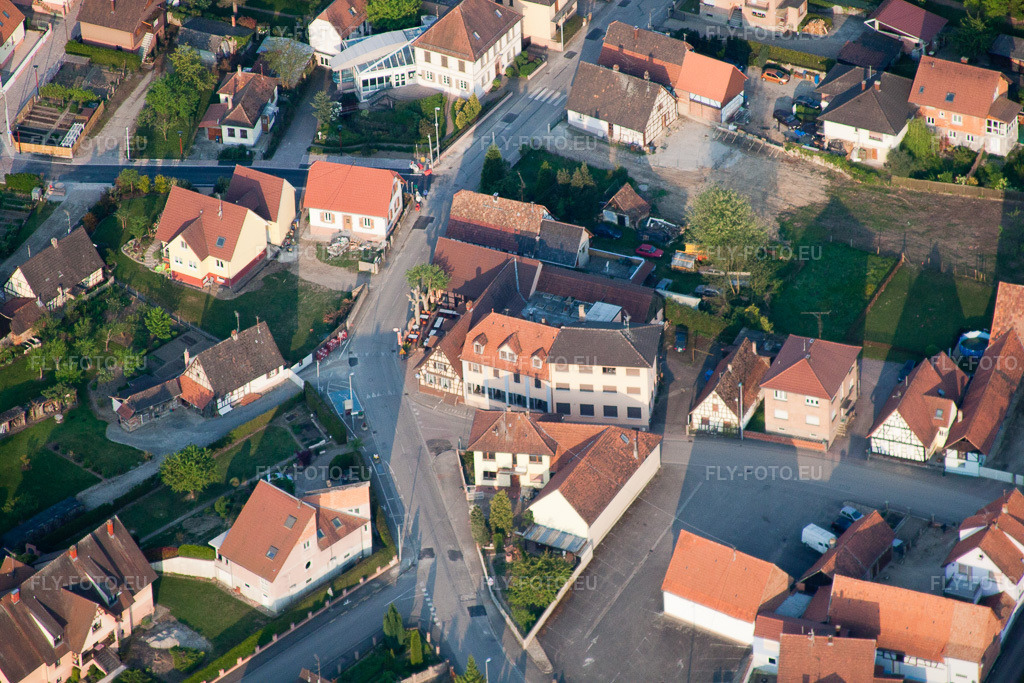 Vue aérienne: Rue du Loh à Munchhausen dans le département Bas Rhin, France – .Photo: IMG_40315.jpg prise le 22/04/2011 par Werner Riehm/FLY-FOTO.eu – Résolution de l'original: 4752 x 3168 px