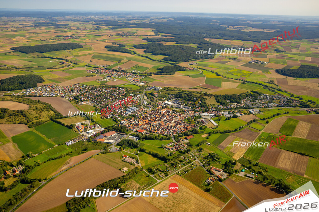 Das Luftbild zeigt :  Stadtlauringen - Die Luftaufnahme wurde 2024 vom UL-Flugzeug aus erstellt ( keine Drohne ) - Hochauflösende Luftaufnahme - Für grossformatige Ausdrucke geeignet. Die Geschenkidee !Mit Lizenz und Bildrechte bestellbar