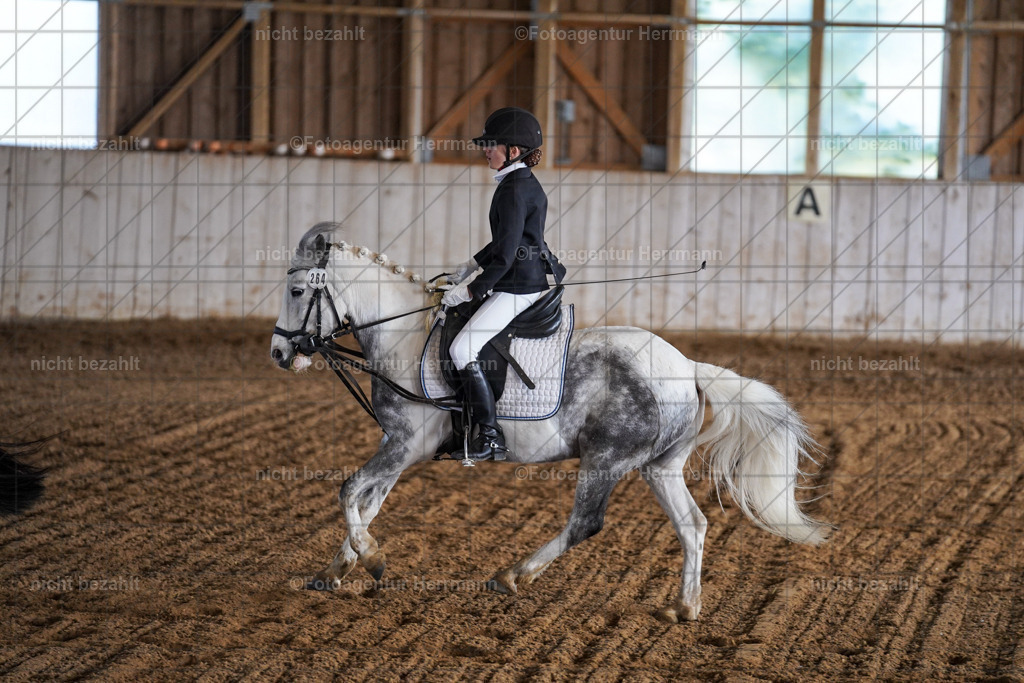 20230518-FAH03476 | Frühjahrsturnier, landberg am Lech, 2023, Reitclub Landsberg, Turnierbilder, Fotos Turnier Landsberg, Fotoagentur Herrmann, Turnierfotografen Bayern, reitsport Fotograf, Pferde Fotograf
