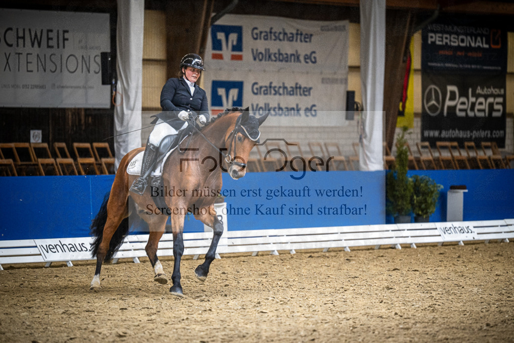 DOS_3016 | Entdecke hochwertige Reitturnierfotos von Foto Oger. Professionell, emotional und authentisch – jetzt Lieblingsmomente im Shop bestellen.Deutschlandweite Turnierfotografie. - Realisiert mit Pictrs.com