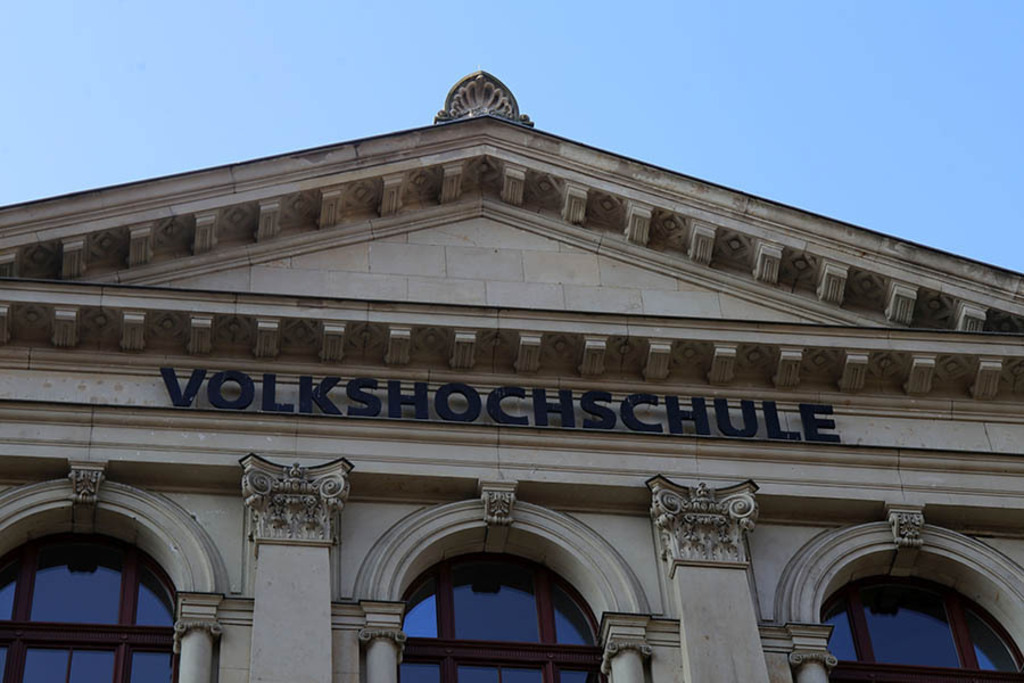 Foto: Leipzig - Volkshochschule | Das Team hinter BILDLEXIKON LEIPZIG bündelt historische wie aktuelle Informationen über die Stadt Leipzig in Text und Bild auf einer Plattform und stellt diese der interessierten Öffentlichkeit zur Verfügung.