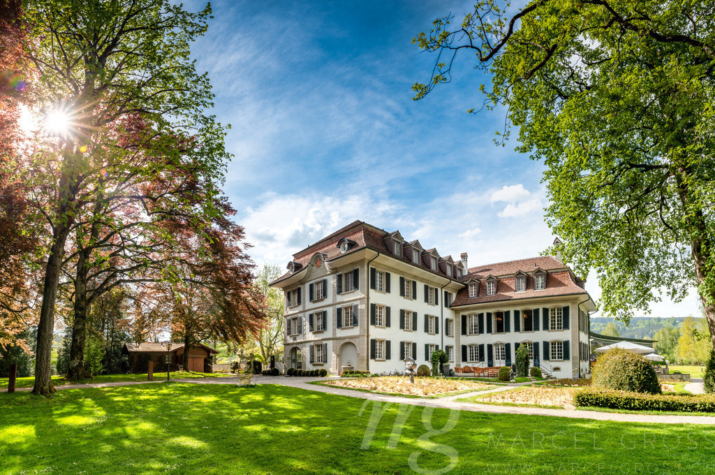 Schloss Hünigen, Konolfingen | Die ideale Geschenkidee für Naturliebhaber. Naturbilder von Marcel Gross Photography für ihr Zuhause in den verschiedensten Formaten und Materialien. - Realisiert mit Pictrs.com