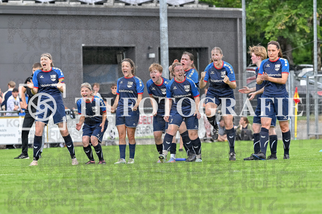 GER, FC Hauingen - SV Waldhaus, Frauen-Fussball, Rothaus Bezirkpokal, Finale, Saison 2024/2025, 29.05.2025 | Emotionen beim ElfmeterschiessenGER, FC Hauingen - SV Waldhaus, Frauen-Fussball, Rothaus Bezirkpokal, Finale, Saison 2024/2025, 29.05.2025Foto: TH Fotografie/Thomas Hess