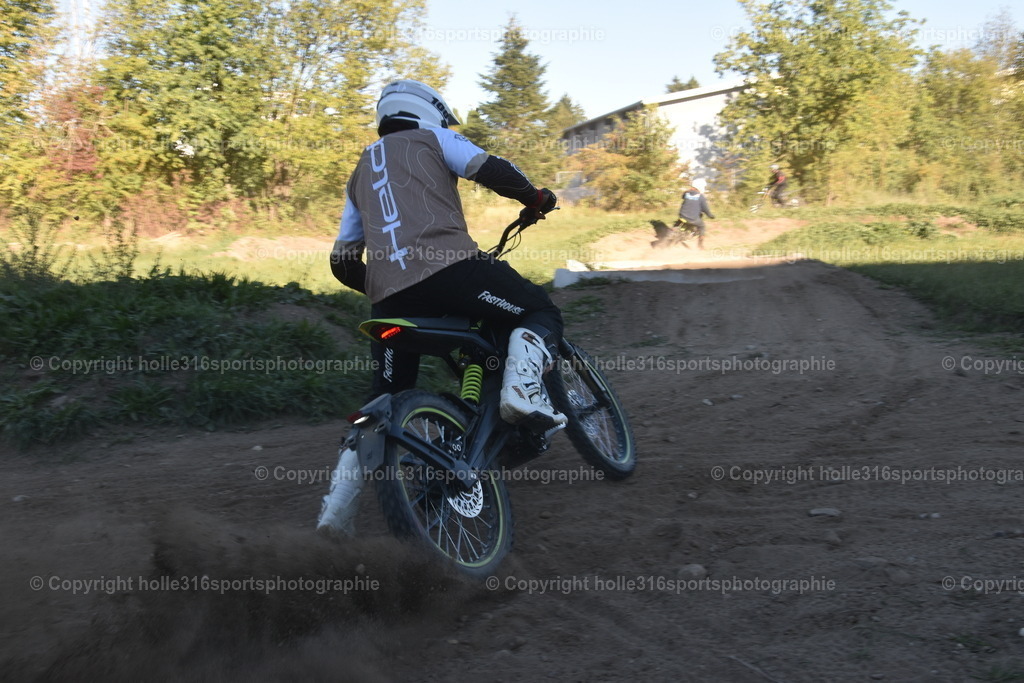 DSC_0240 | Sportfotografie , Motorsport, Motoross, Reitsport, Mointainbike, Enduro,
Landschaft , Outdoor, Eventfotografie, Landschaft, Bilder online bestellen - Realisiert mit Pictrs.com