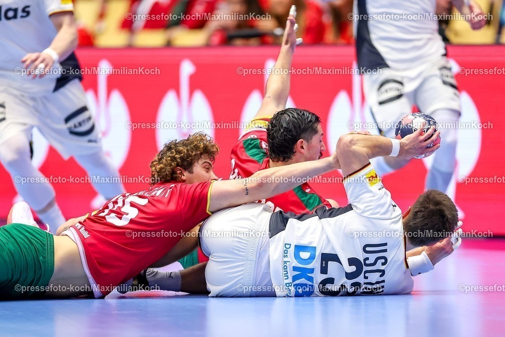 EHF22012601144 | 22.01.2026, Handball, Men's EHF EURO 2026, Deutschland - Portugal, Jyske Bank Boxen in Herning, Dänemark, Main Round:  Renars Uscins (Germany #23) im Zweikampf gegen   Gabriel Oliveira Cavalcanti (Portugal #95)  Rocha Nogueira (Portugal #13)