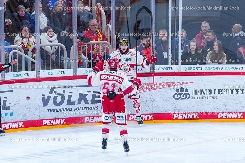 xYDRx20022601049 | 20.02.2026, xydrx, Eishockey, DEL2, Düsseldorfer EG - EV Landshut, PSD Bank Dome Düsseldorf: Torjubel nach dem Tor zum 3:3 für den EV Landshut durch Torschütze Tor Immo (EV Landshut #62) zusammen mit Jesse Koskenkorva (EV Landshut #51)  Photo: xYannisxDreimannxPressefotoKochx