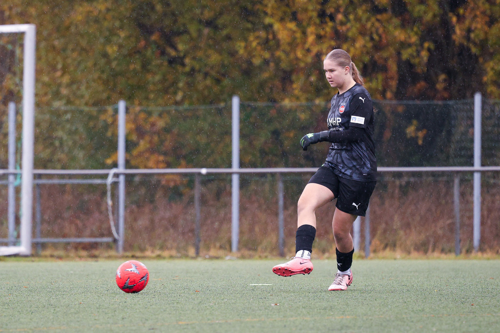 FCHWAS_251102_4253 | 1.FC Heidenheim 1846 II vs. SGM DJK-SV Wasseralfingen/Neuler, Fußball, Frauen, Bezirksliga, 2025/2026, 8. Spieltag, 02.11.2025 in Mergelstetten (Foto: Michael Bulling) - Realisiert mit Pictrs.com
