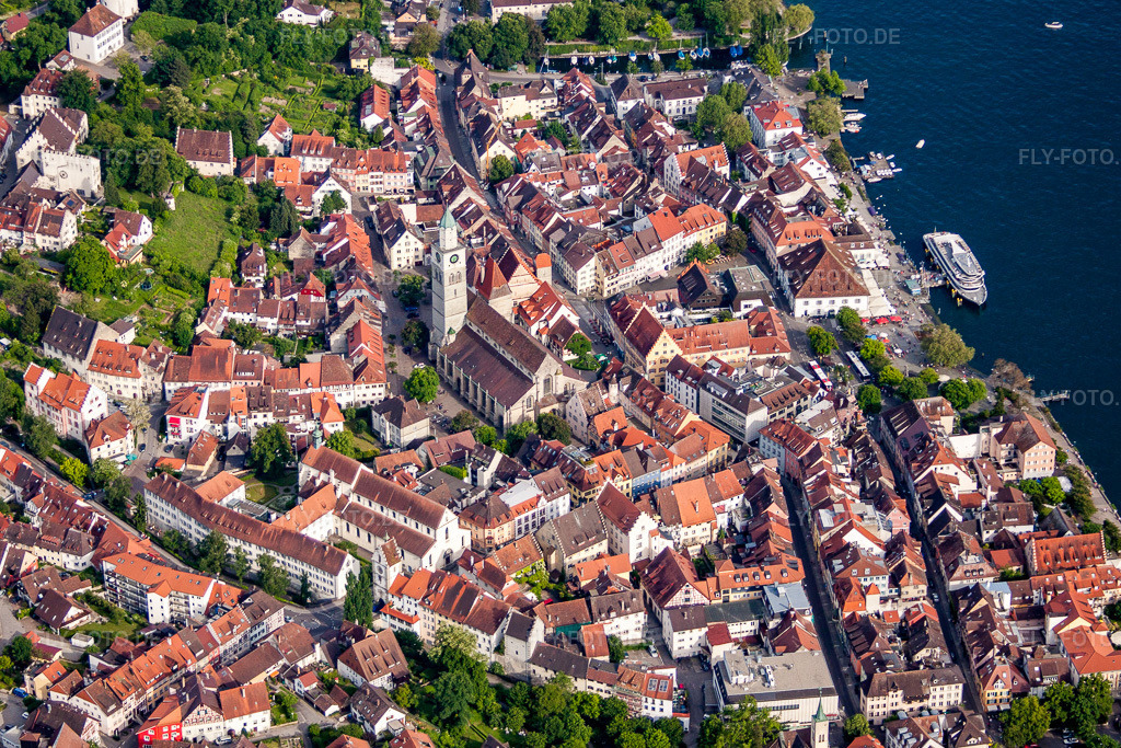 Luftbild: Überlinger Altstadt mit St. Nikolaus Münster und Seepromenade in Überlingen im Bundesland Baden-Württemberg in Deutschland. Foto: IMG_57506.jpg vom 08.06.2013 durch Werner Riehm/FLY-FOTO.de