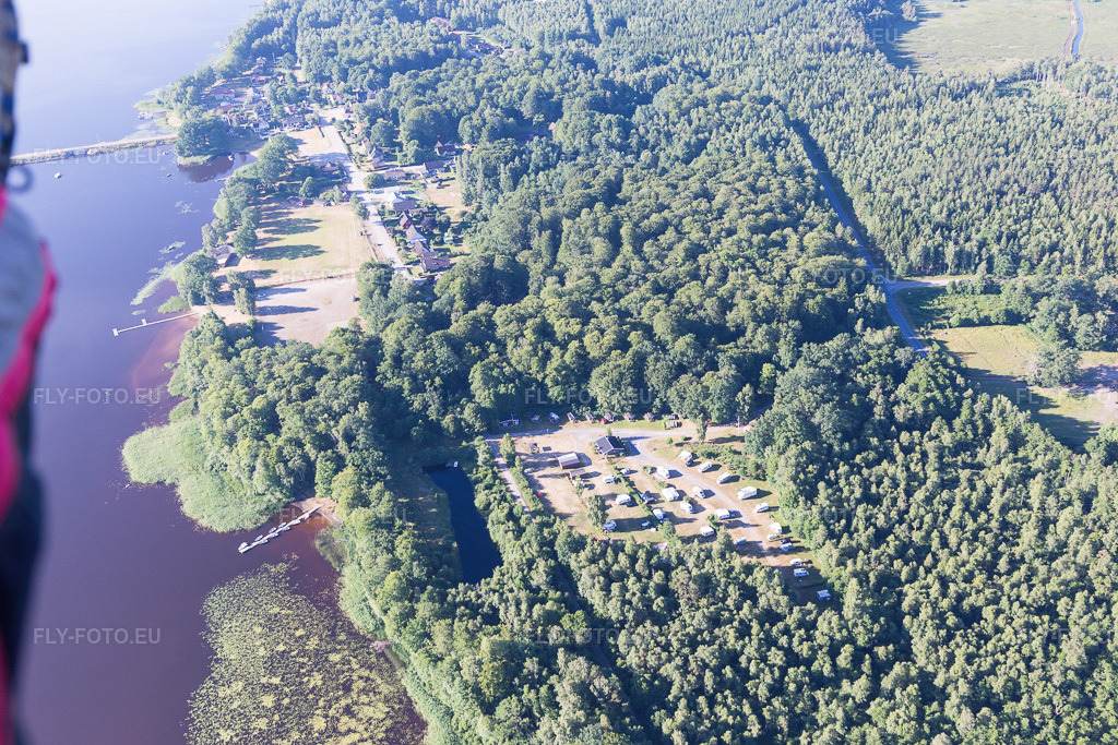 Vue aérienne: Vue de la ville à Torne dans le département Kronoberg, Suède. Photo: IMG_108171.jpg prise le 28/06/2018 par Werner Riehm/FLY-FOTO.euRésolution de l'original: 5472 x 3648 px