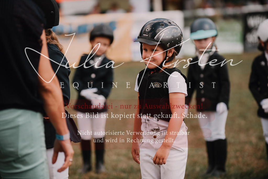 DSC_6376 | Pferde- und Turnierfotografie in Westsachsen. Pferdeportraits, Auftragszeichnungen und intuitive Kunst.
