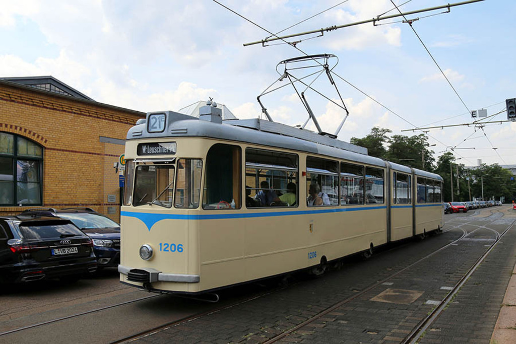 Straßenbahnmuseum Leipzig | Entdecke über 20 Kategorien Leipzig-Motive: Foto-Downloads, hochwertige Poster, Leinwand- & Fine-Art-Prints. Jetzt Lieblingsfoto im Bildlexikon Leipzig Shop bestellen!