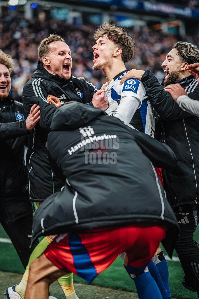 Fußball | Männer | Saison 2024/2025 | 2. Fußball-Bundesliga | 17. Spieltag | Hamburger SV vs. SpVgg Greuther Fürth | 21.12.2024 | Otto Emerson Stange (#49, HSV) schießt sein erstes Bundesliga Tor und jubelt