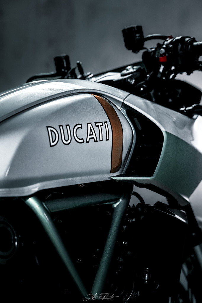 Ducati Scramber Formula 73 | Entdecken Sie die faszinierende Welt von Alexander Tschuncky Arts: Kreative Fotografie, atemberaubende Automobilkunst und hochwertiger Bilderdruck. Lassen Sie sich inspirieren! - Realisiert mit Pictrs.com
