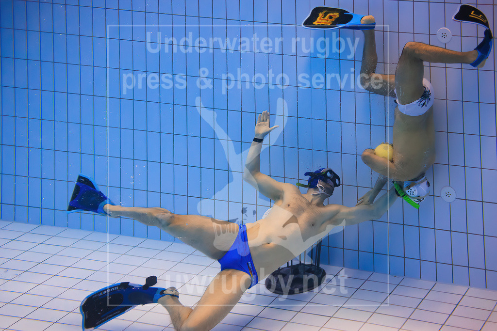 Underwater rugby action press picture | Bamberg, Germany - March 04 2023: Underwater rugby training camp of the Tauchclub Bamberg together with the Austrian national team. - Realisiert mit Pictrs.com